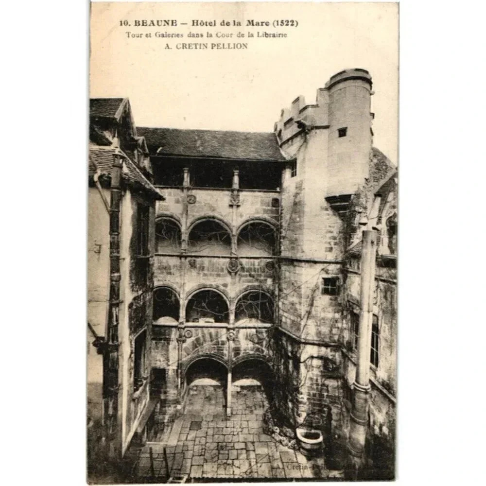 No. 10 BEAUNE- Hôtel de la Mare (1522) Tour et Galeries dans la Cour de Postcard